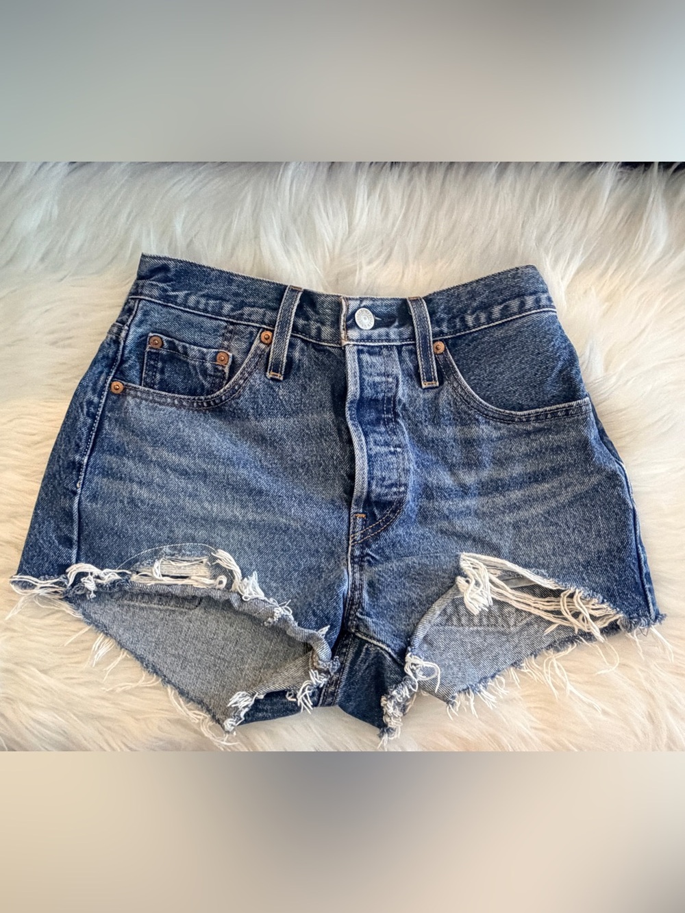 Levi, W25, High-Rise Distressed Denim Shorts
